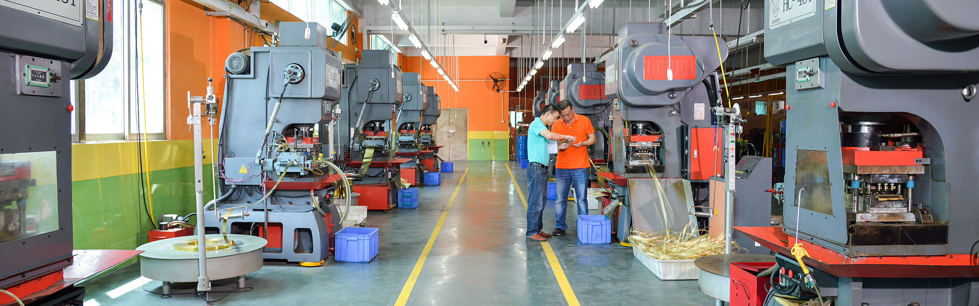 高速?zèng)_床車(chē)間